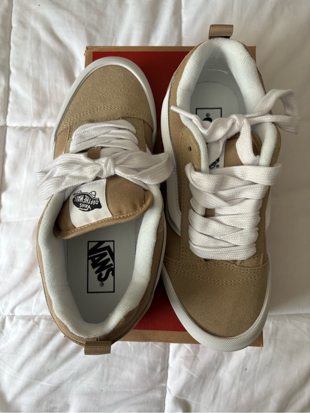 Vans Womens Tan Suede Low-Top Sneakers with White Laces - Picture 4 of 5